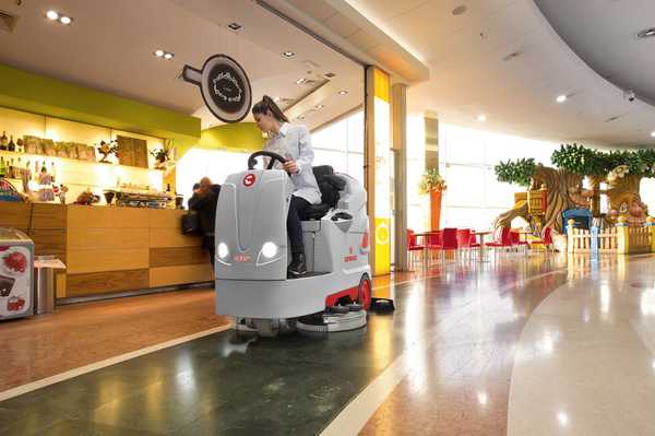 AUTOLAVEUSE AUTOPORTEE COMAC OPTIMA 85 100 Grande Surface